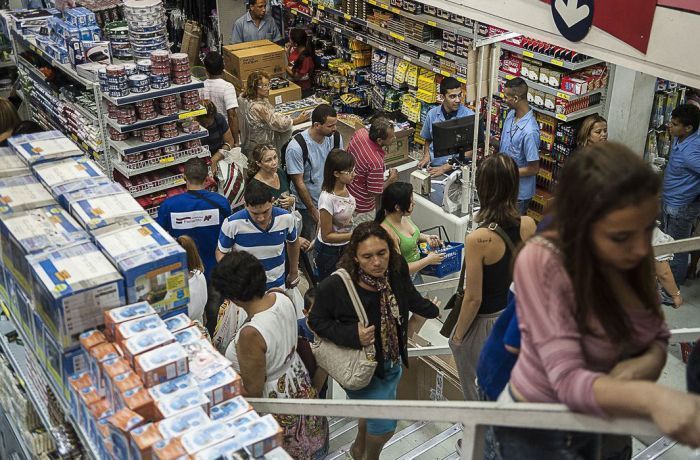 13º vai injetar cerca de R$ 215,6 bilhões na economia do Brasil, estima Dieese